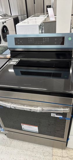 Frigidaire - Gallery 30 in. Wide 4 elements 5.3 Cu. Ft. Freestanding Electric Induction Total Convection Range - Stainless Steel