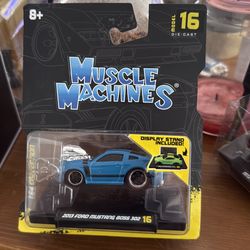 MUSCLE MACHINES - 2013 FORD MUSTANG BOSS 302 - 1:64 MODEL 16 SERIES 3
