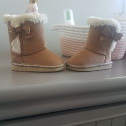 Baby boots size 4