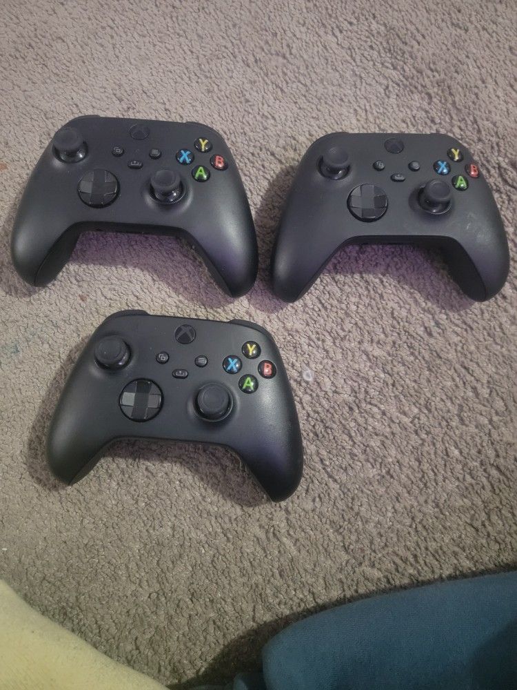 Xbox Wireless Controller $30 For Each  .. Working Good.. No Drift 