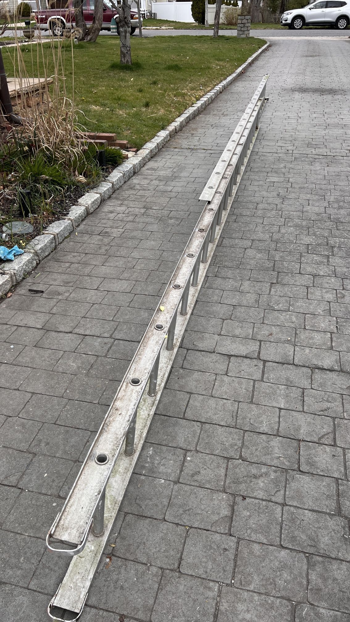 40’ Aluminum Ladder , Good Shape 
