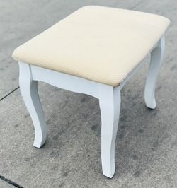 Makeup Table Stool/ Vanity Chair In White Solid Wood W Cushioned Seat Cream Upholstered Footstool Country House Chic! 