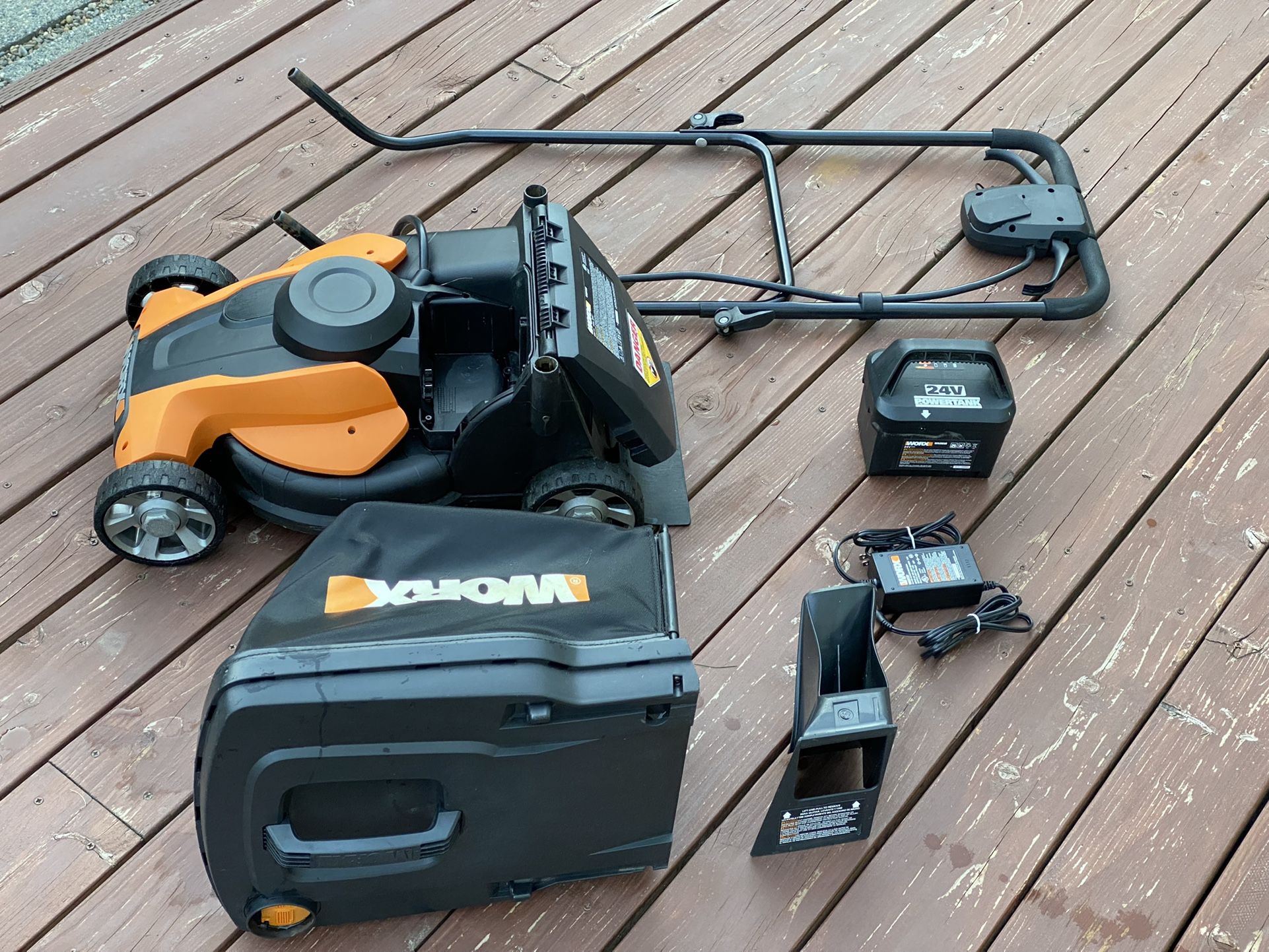 Worx 24v Cordless Electric Lawn Mower for Sale in Covington WA