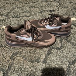 Mens Size 9 Airmax 270 React