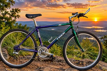 Vintage Trek 7000 Aluminum Mountain Bike – 18" Frame – $150 Firm
