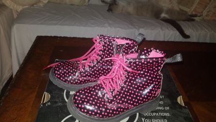 Skechers black and pink pocka dot boots good for every day and rain sz 12 1/2