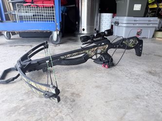 Barnett jackal crossbow with target