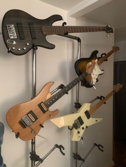 Guitar hanger