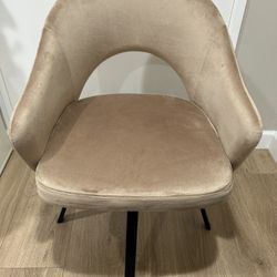Stylish, comfortable, and functional—velvet swivel chair ready for a new home