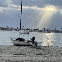 Boston Whaler Harpoon  Sailboat