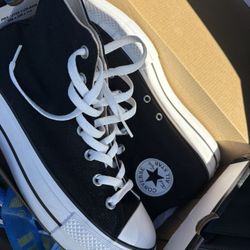 BRAND NEW NEVER WORN SIZE W9.5