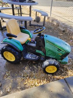 Kids john deer electric tractor