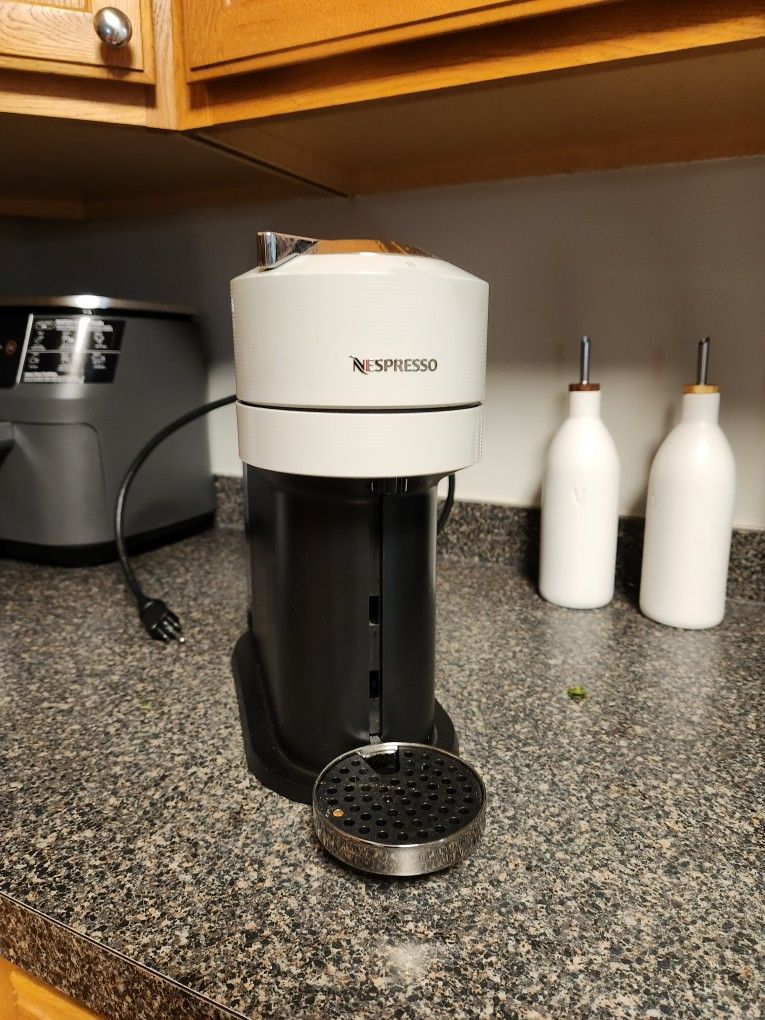 Nespresso Vertuo Next Coffee Espresso Machine W/Coffee Pod Storage and Cups