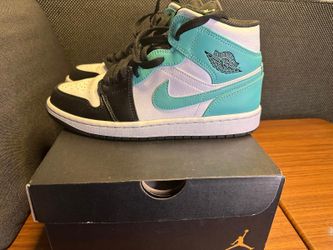Nike Air Jordan 1 Tropical Twist Igloo SIZE: 8