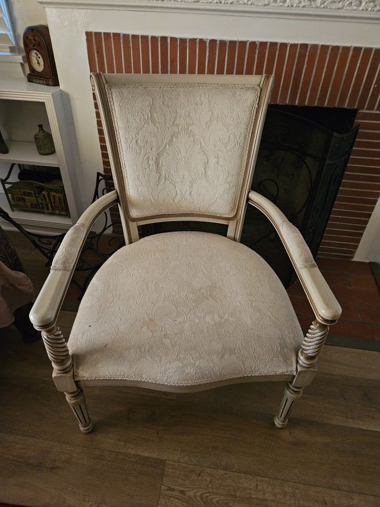 Large Bottom Chair