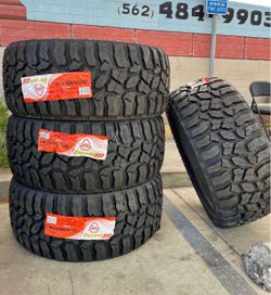 33*12:50r24 Vendo Set de Tires Nuevs con 50,000 millas de garantía