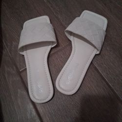White, Size 7-1/2