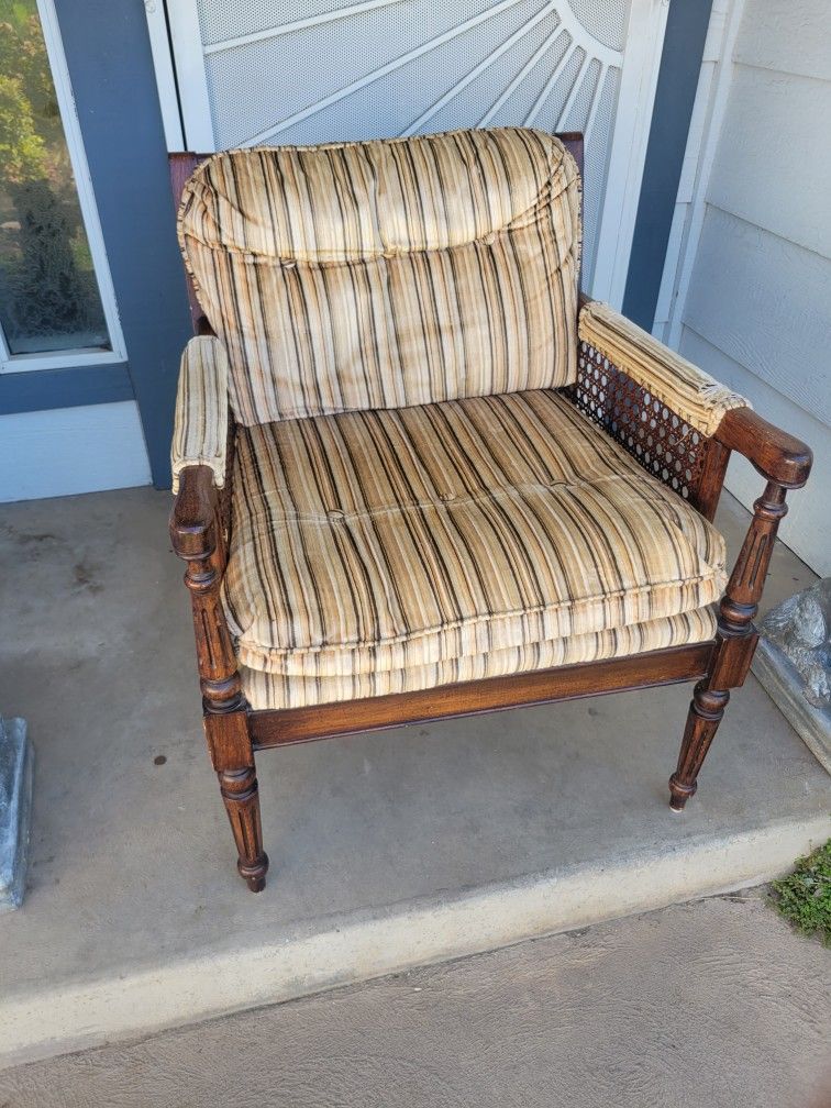 Beautiful Vintage Chair!