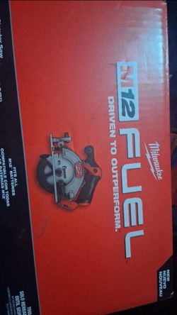 Milwaukee M12 saw