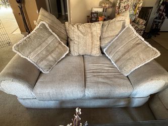2 pc sofa and love seat