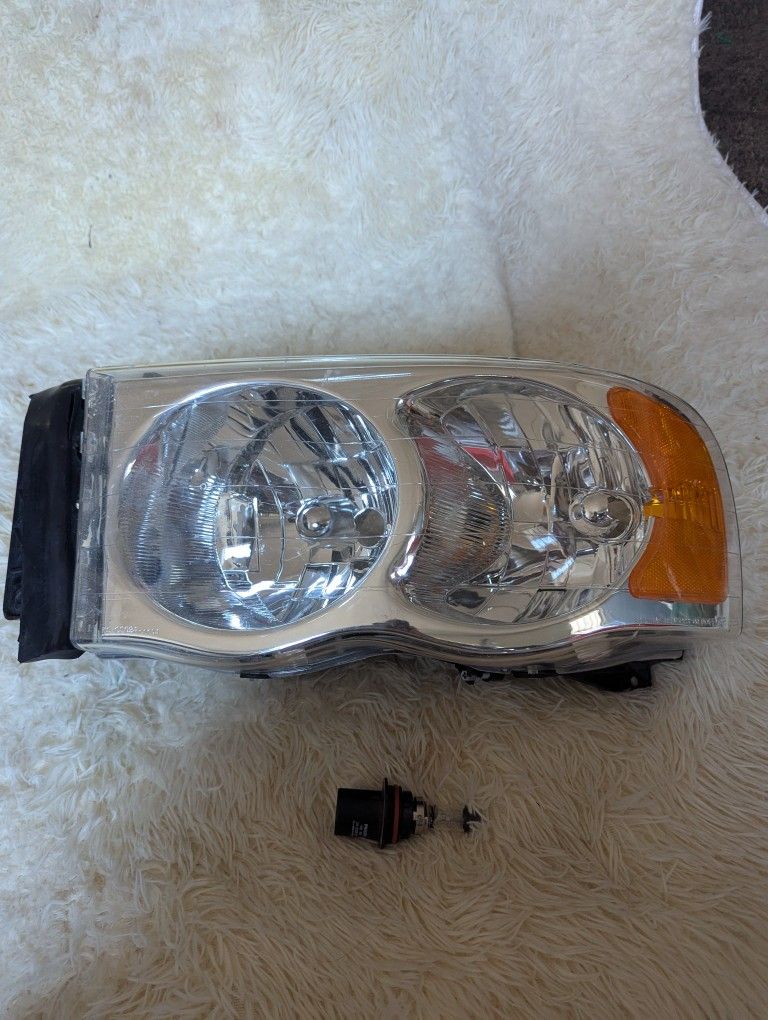Headlight For 2002-2005 Dodge Ram 2005 Ram 2500 Driver Side