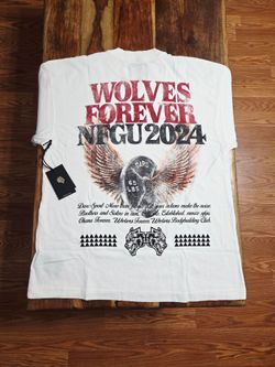 Darc Sport Men's Premium Vintage Wolves Club Graphic Crew Neck Tee. Size Med.