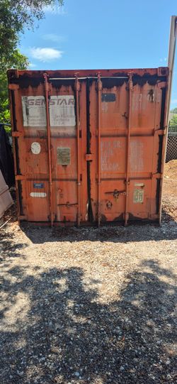 Cargo container 20' × 8'