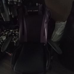 computer chair/gaming chair purple n black yes hubby took the pic $25
