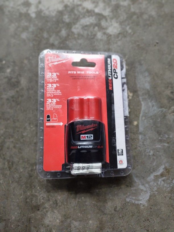 NEW MILWAUKEE 48-11-2420 M12 12-VOLT LITHIUM-ION 2AH COMPACT BATTERY PACK