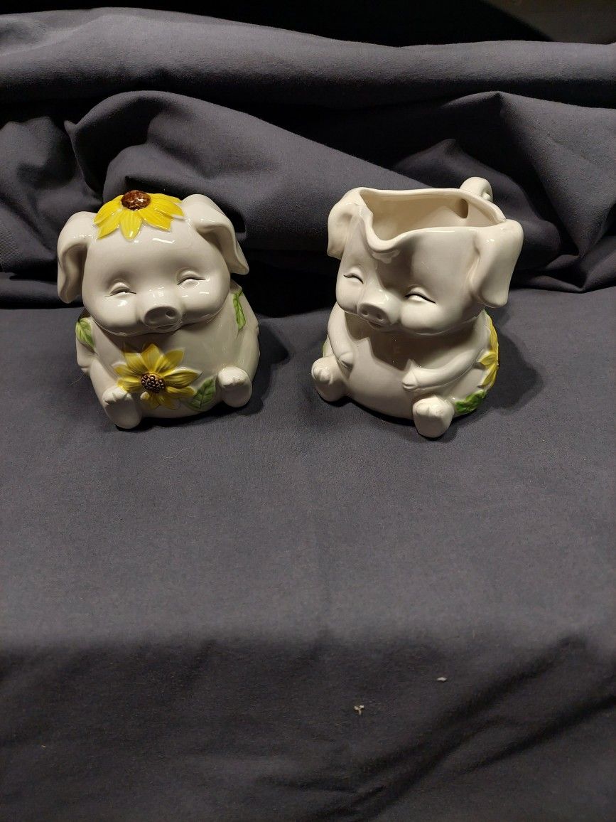 Rare Vintage HAPPY Pig Sugar And Creamer Set