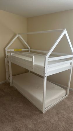 Twin size bunker bed