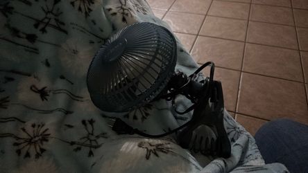 Ventilador personal le falta el botón pero trabaja bien