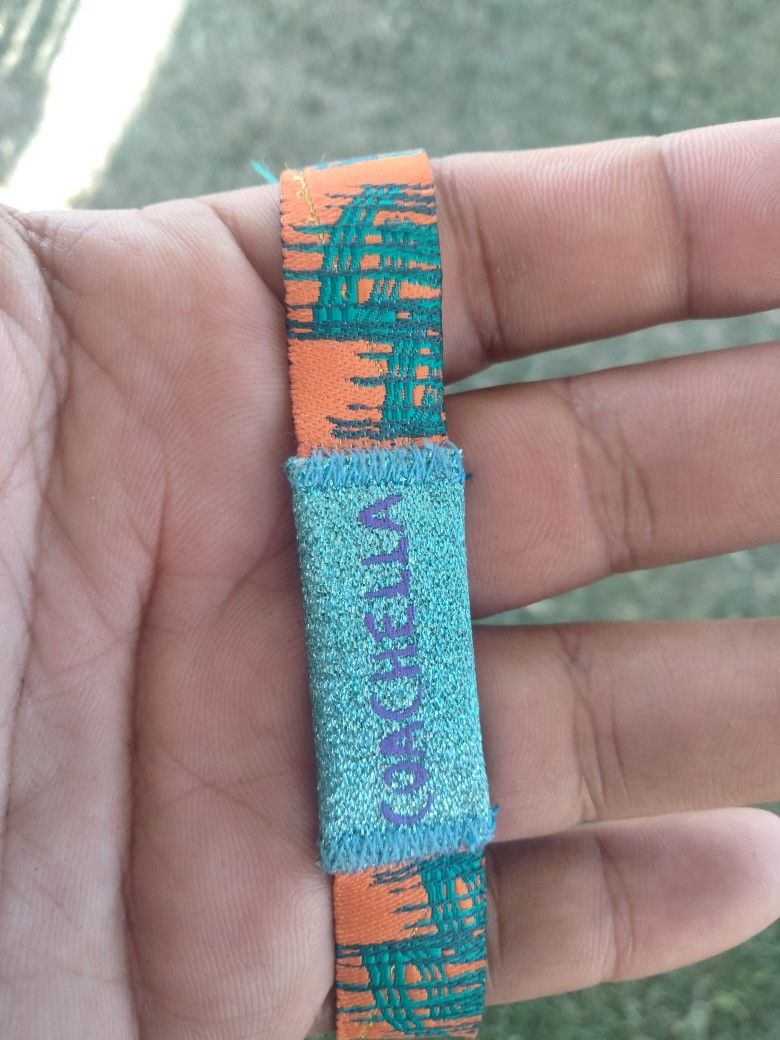 LAST MINUTE SUNDAY COACHELLA DEALS