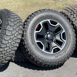 Set of 5 OEM 17” Jeep Wrangler Wheels 5x127mm rims M/T Tires JK JL Gladiator 4xe JKU JLU