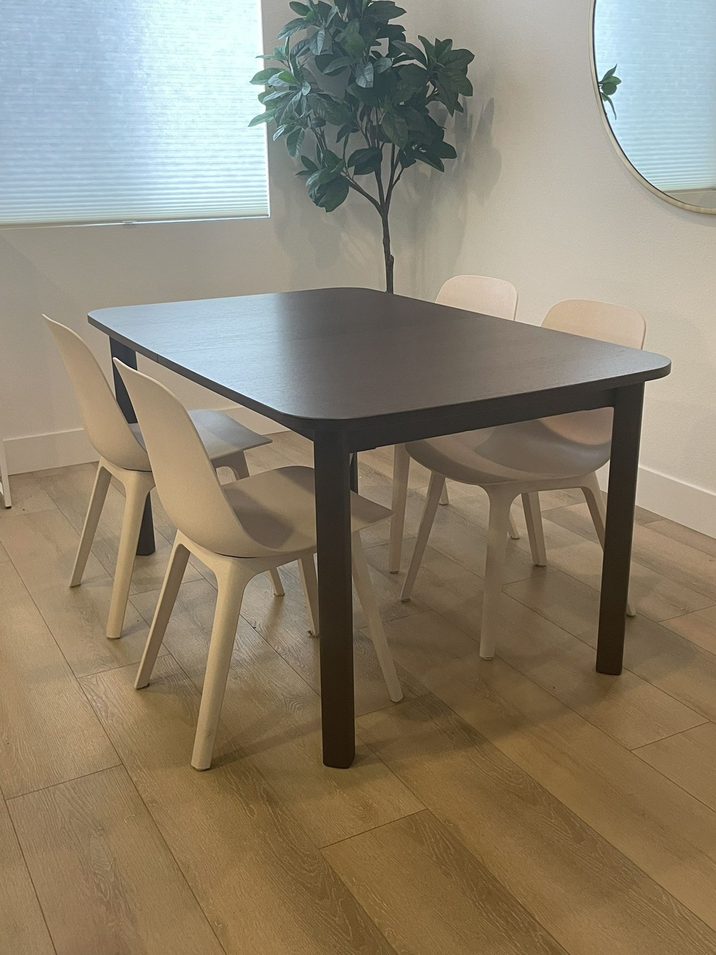 Expandable Dining Table With 4 Chairs