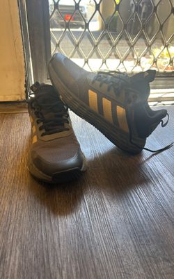 Adidas Men’s Size 8