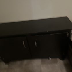 FISH TANK AND COUNTER