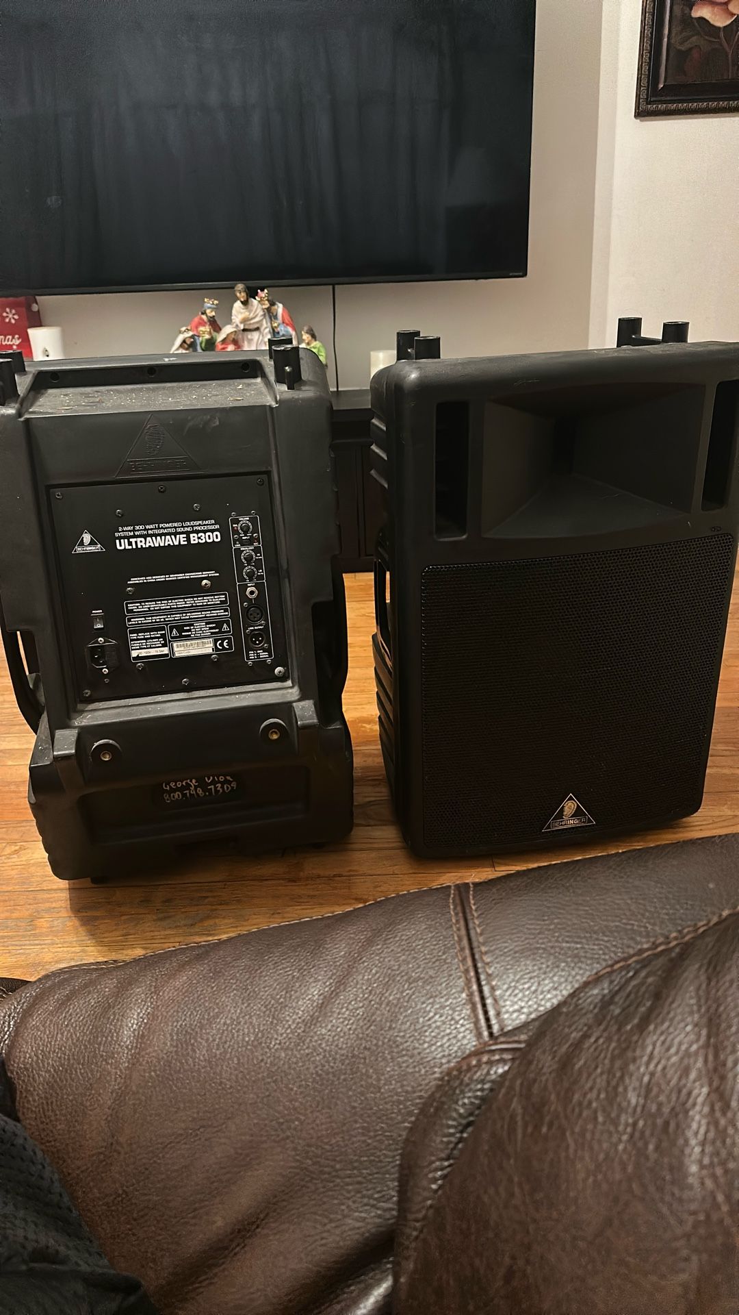 Used 2 Pair Behringer Ultrawave B300 Powered Speaker