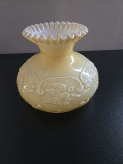Beautiful Fenton Wild Rose Honey  Lamp Shade.