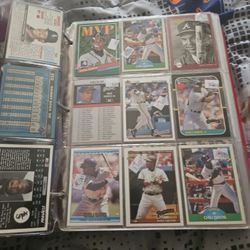 Baseball Cards For 180$