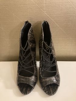 Mia Size 7 Heels With Snakeskin Open Toe 