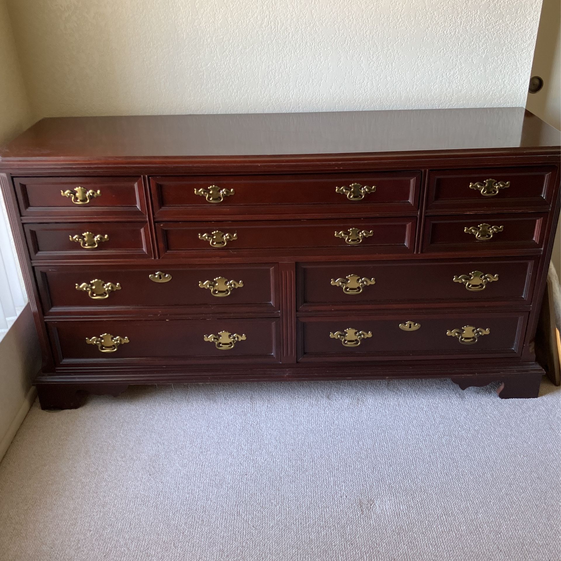 Bassett dresser 10 Drawer With Mirror