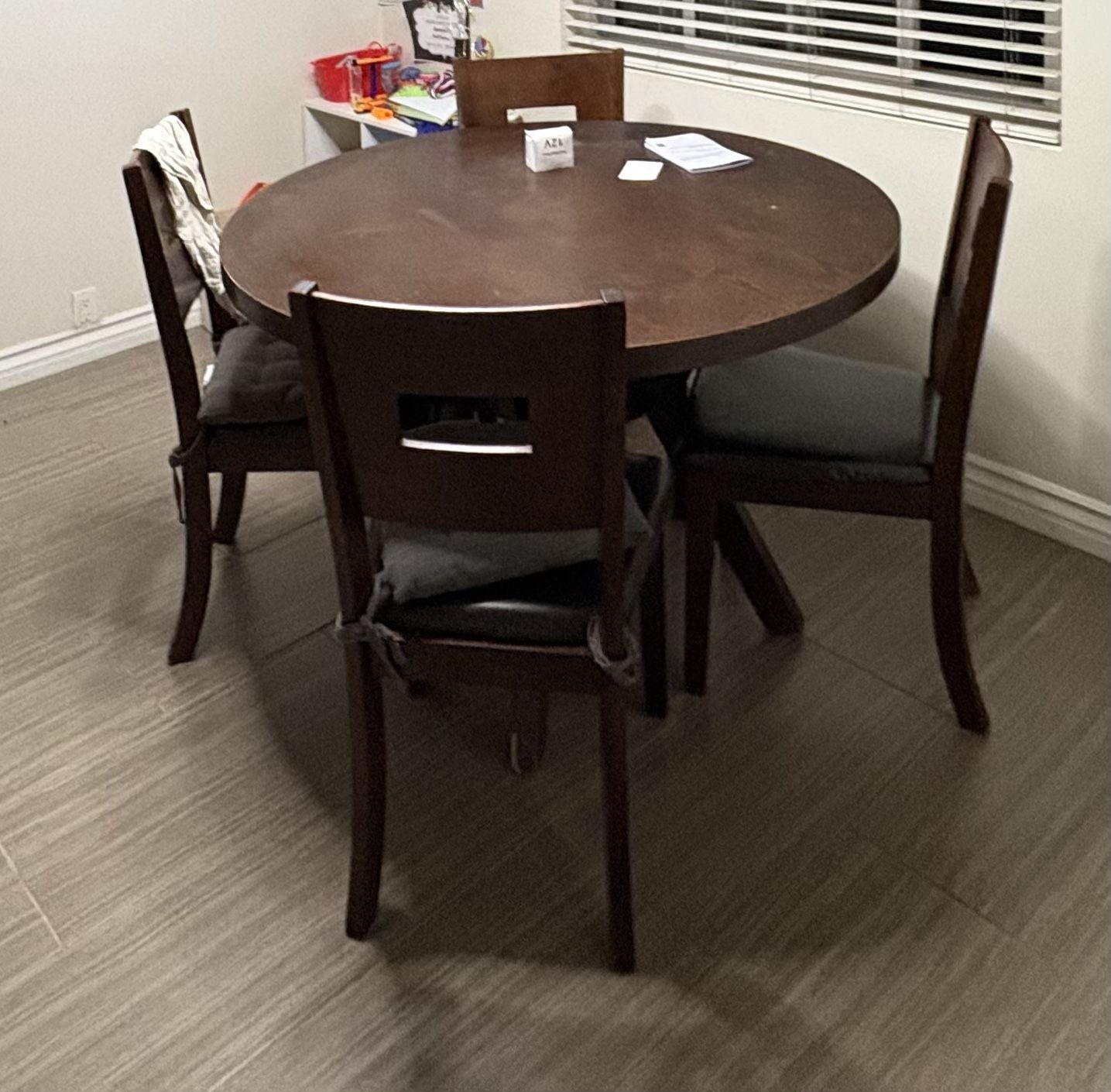 Used dining Table no chairs