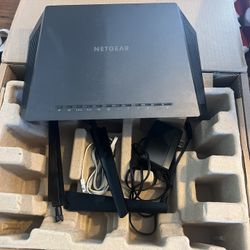 Free Nighthawk Dual-Band WiFi Router, 1.9Gbps 