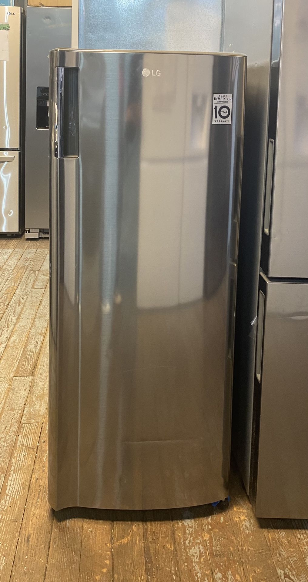 LG 20 in. W. 6 cu. ft. Single Door Upright Freezer with Direct Cooling in Platinum Silver