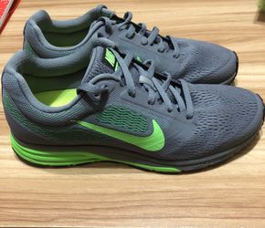 Nike ZOOMFLY 2 running shoes sz 9 1/2
