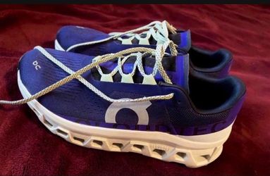 New On Running Men's Shoes / Size 11
