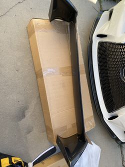 Brand new Spoiler in the box. (Carbon fiber)