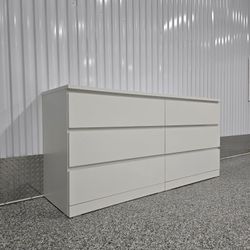 Beautiful White Dresser "Glossy*