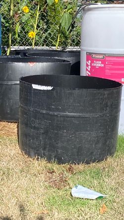 Plastic pots